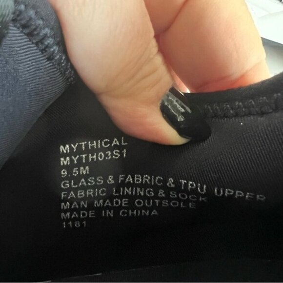 Steve Madden - Men's Mythical Slip On - Black. Size: 9.5 (US). NIB - Picture 8 of 16